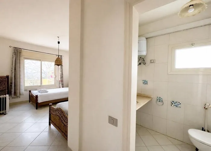 4br Beachfront With Huge Garden Seaview Einbay Ain Suchna