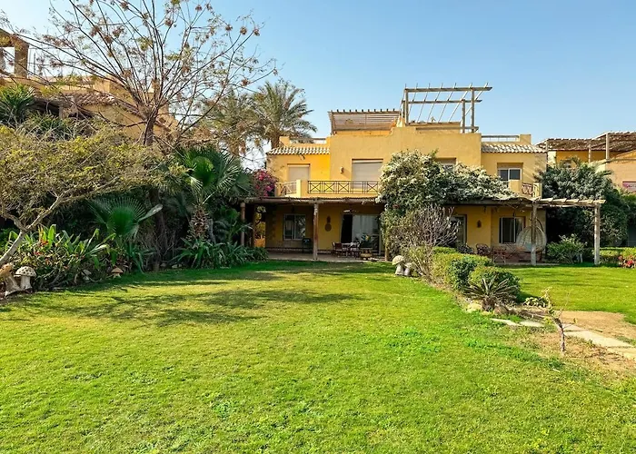 4br Beachfront With Huge Garden Seaview Einbay * Ain Suchna