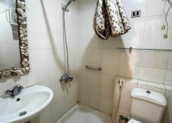 4br Beachfront With Huge Garden Seaview Einbay * Ain Suchna