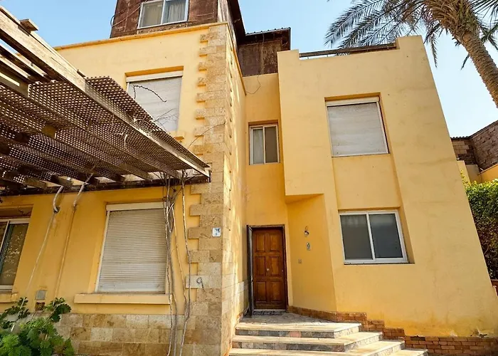 4br Beachfront With Huge Garden Seaview Einbay Villa Ain Suchna