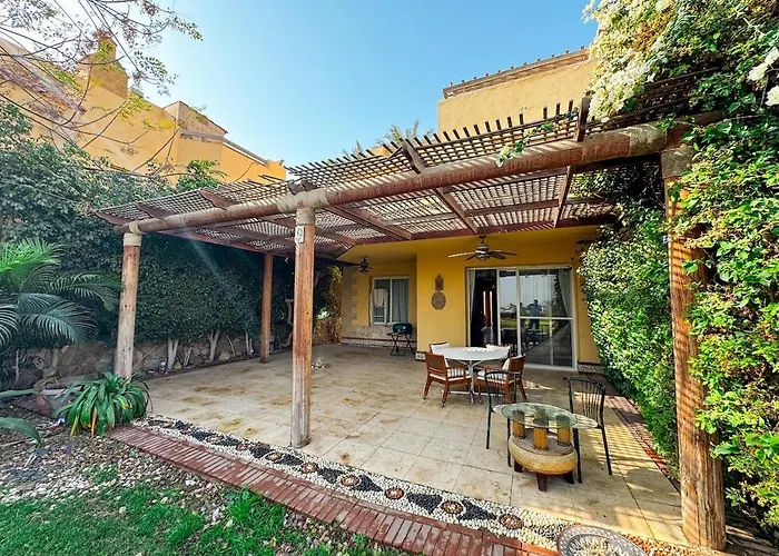 Villa 4br Beachfront With Huge Garden Seaview Einbay Ain Suchna