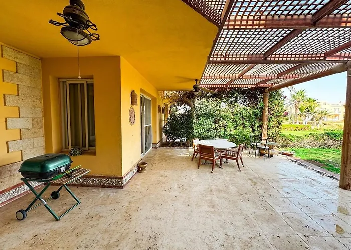4br Beachfront With Huge Garden Seaview Einbay * Ain Suchna