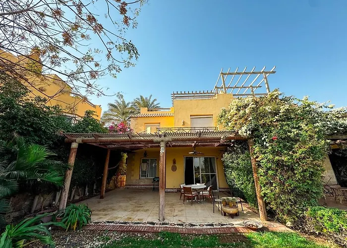 4br Beachfront With Huge Garden Seaview Einbay Ain Suchna