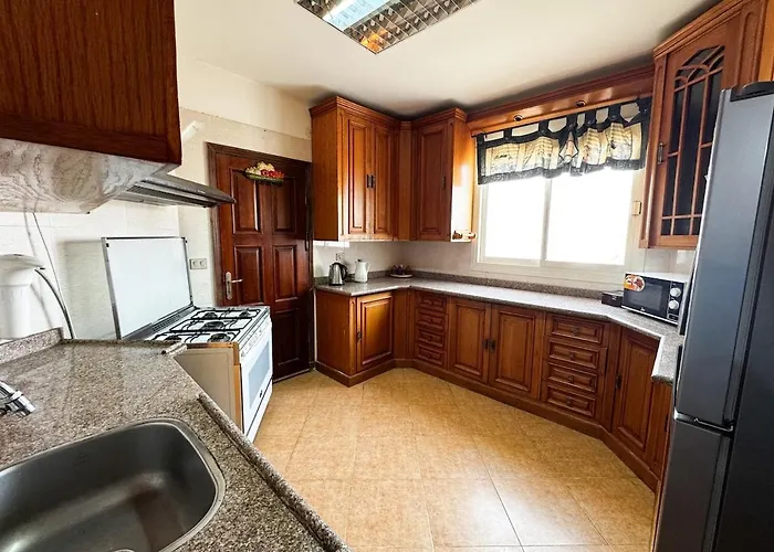4br Beachfront With Huge Garden Seaview Einbay
