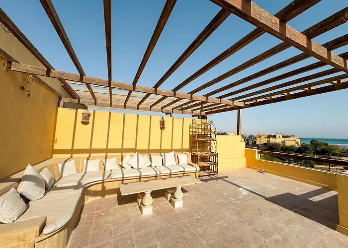 Villa 4br Beachfront With Huge Garden Seaview Einbay Ain Suchna