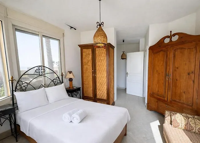 Villa 4br Beachfront With Huge Garden Seaview Einbay