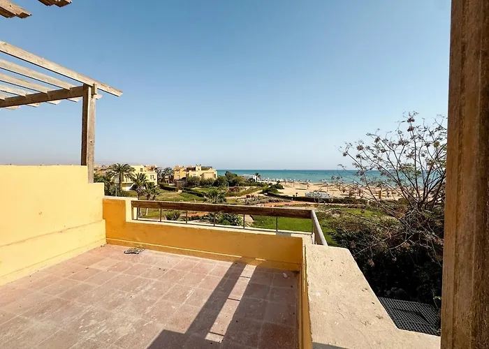 Villa 4br Beachfront With Huge Garden Seaview Einbay Ain Suchna