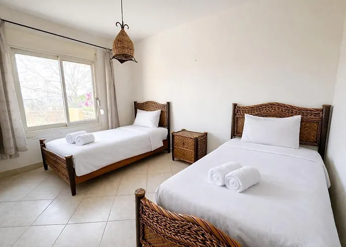 Villa 4br Beachfront With Huge Garden Seaview Einbay *
