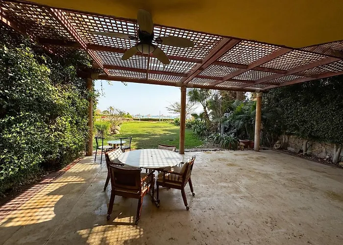 4br Beachfront With Huge Garden Seaview Einbay Villa