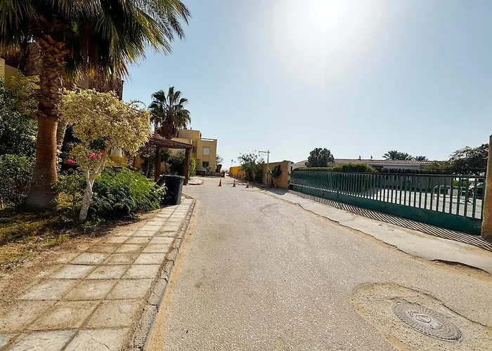 4br Beachfront With Huge Garden Seaview Einbay *