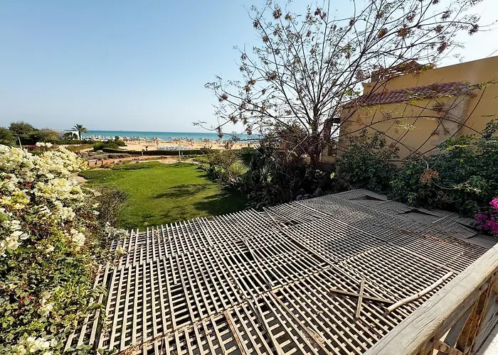 4br Beachfront With Huge Garden Seaview Einbay