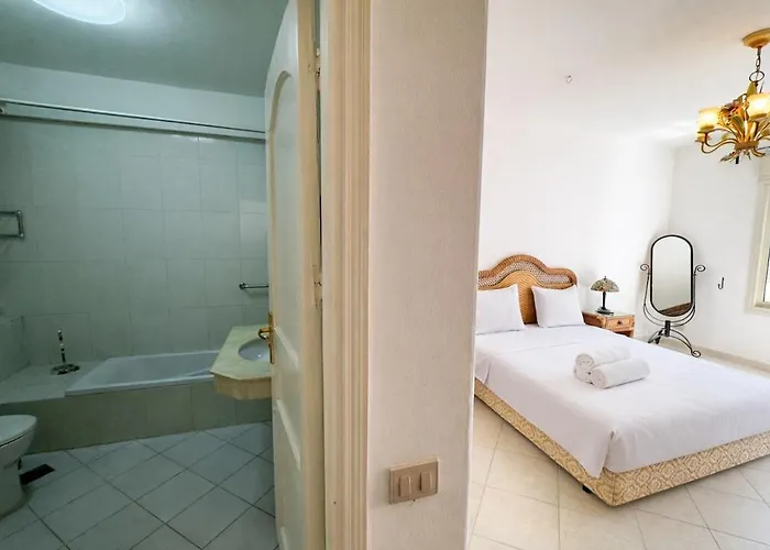 4br Beachfront With Huge Garden Seaview Einbay Villa