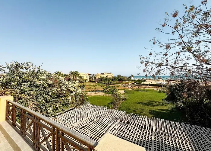 4br Beachfront With Huge Garden Seaview Einbay Villa